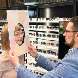 Consultation with an eyeglass frame stylist - Silver Package
